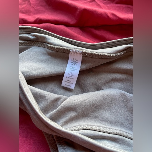Athleta hipster bikini swim bittom size XS. SCRUNCHY back design and side fish. - Picture 4 of 7